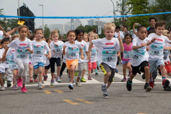 Center Blvd Dash kids race (Photo credit: Richard Calvache)